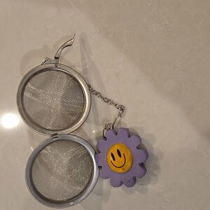 🛒 $2 with bundle Purple Flower Tea Infuser with Smiley Face